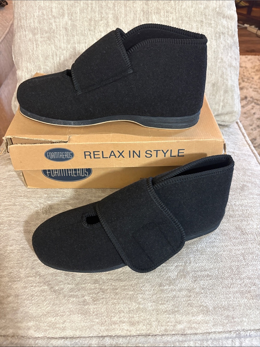 Foamtreads Black Men's Adjustable Velcro Slip-On Loafer